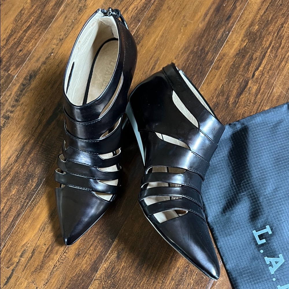 L.A.M.B. Darius Black Strappy Cutout Pointed Ankle Booties Size 8 - Picture 2 of 15